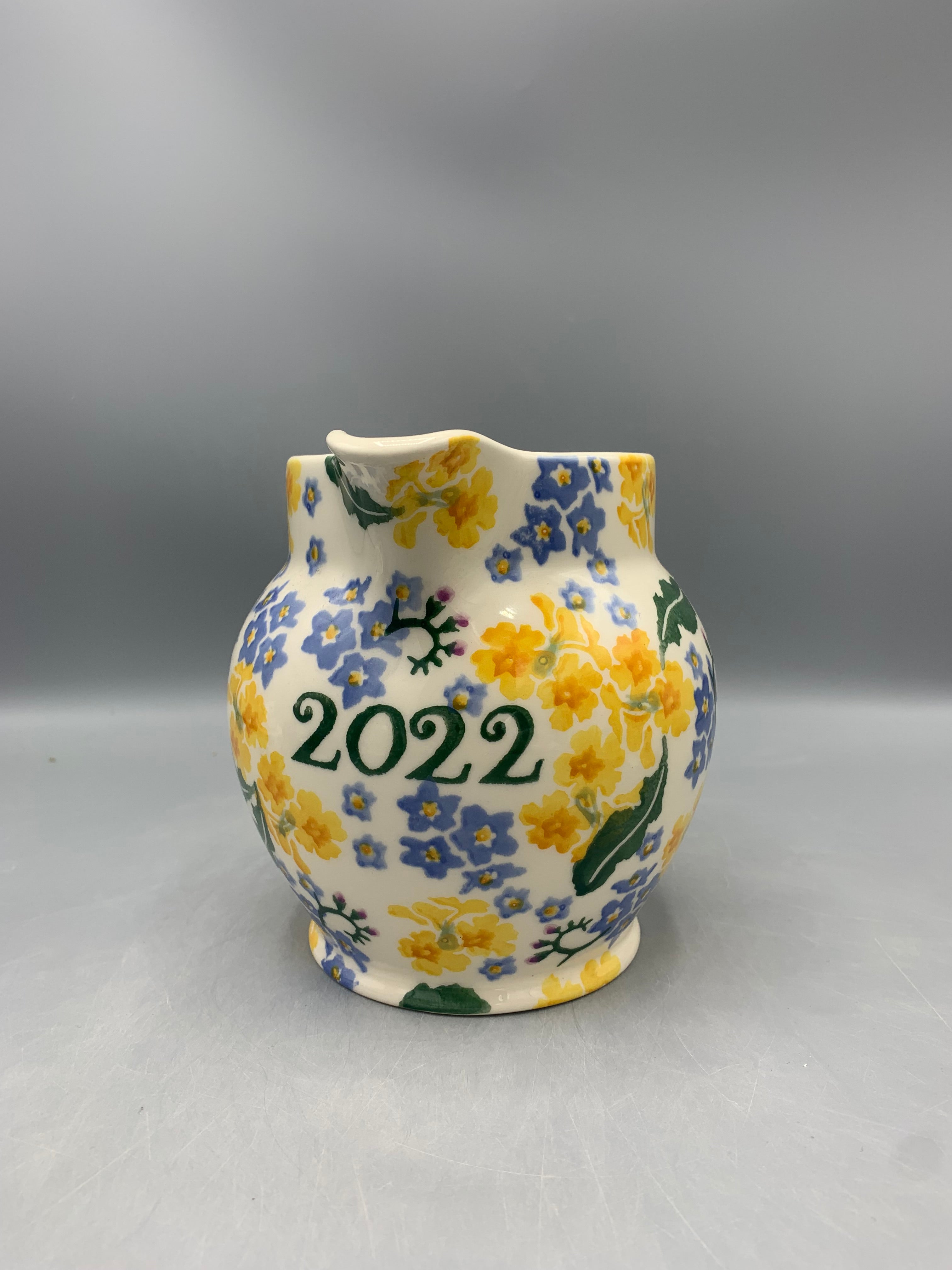 1 1/2 pint jug Forget Me Not & Primrose Year Jug 2022