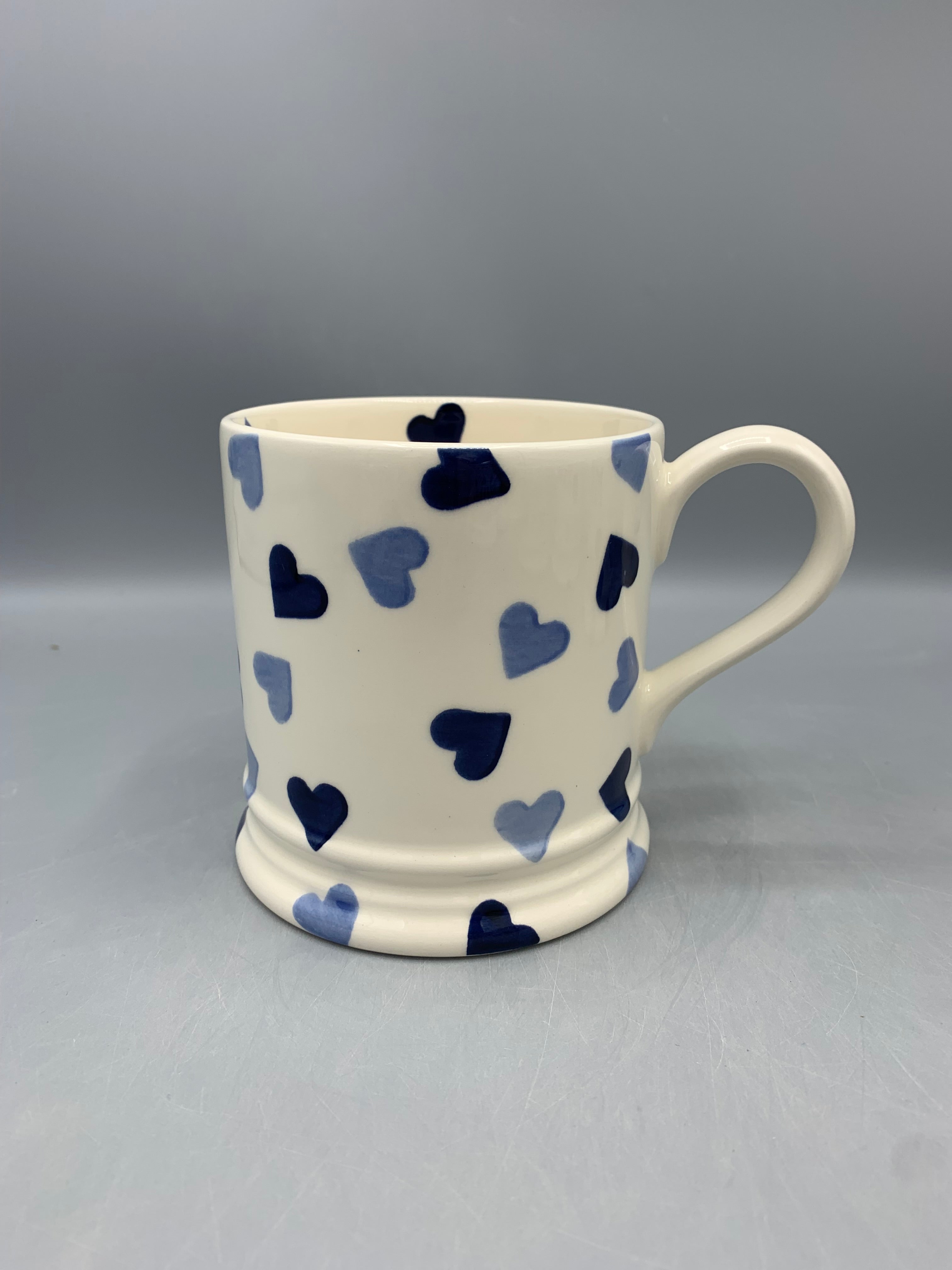 1 Pint Mug Blue Hearts