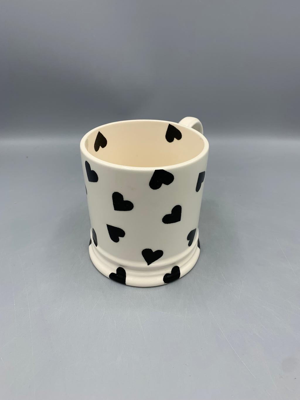 1 Pint Mug Black Hearts