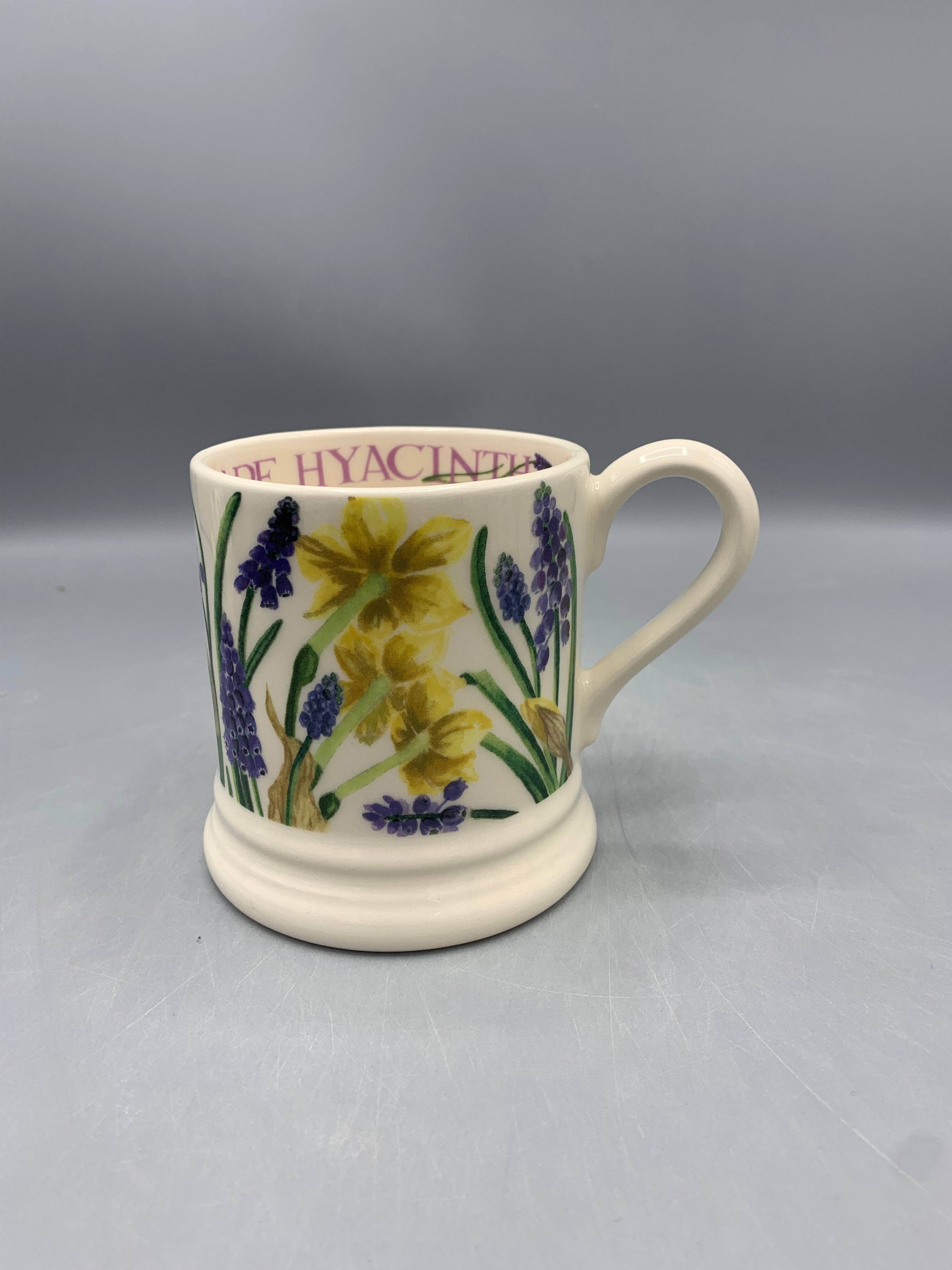 1/2 Pint Mug Crocus Tete a Tete Grape Hyacint