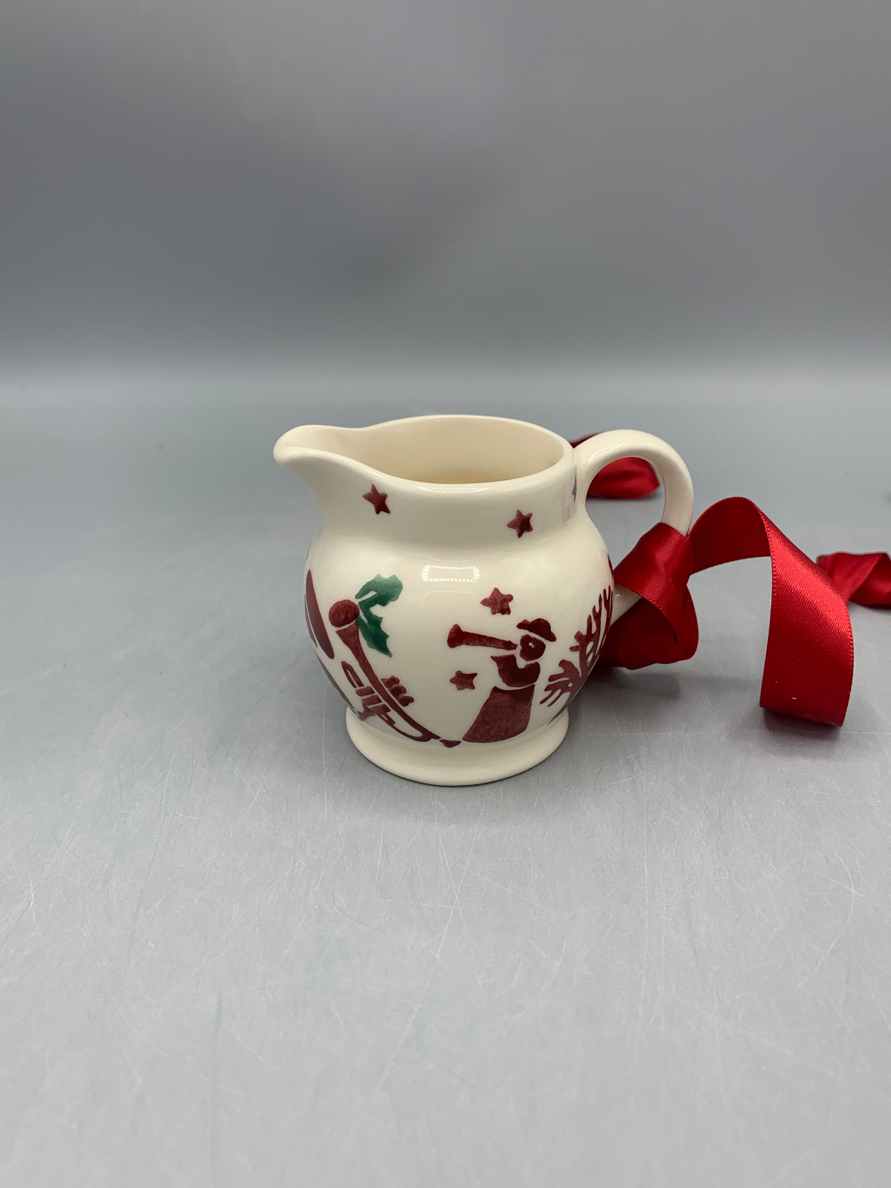 Tiny Jug Christmas Trumpets