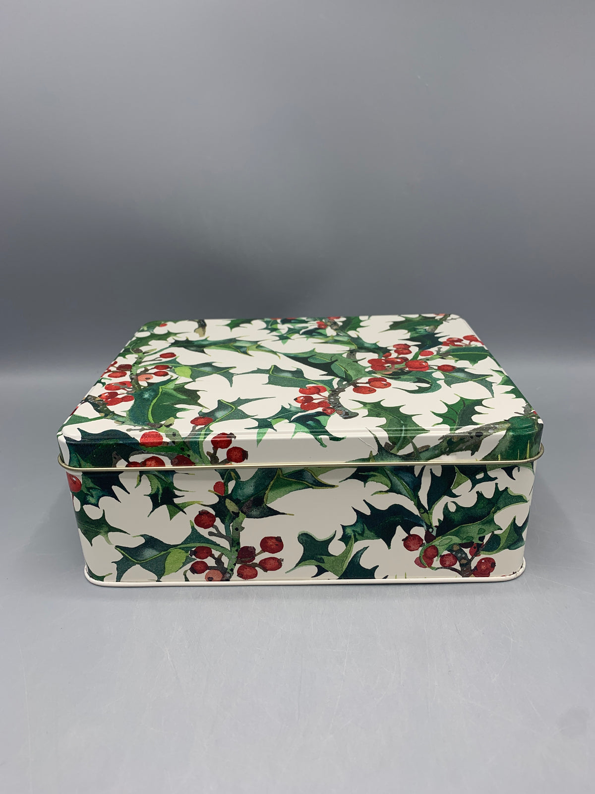 Medium Shallow Tin Holly