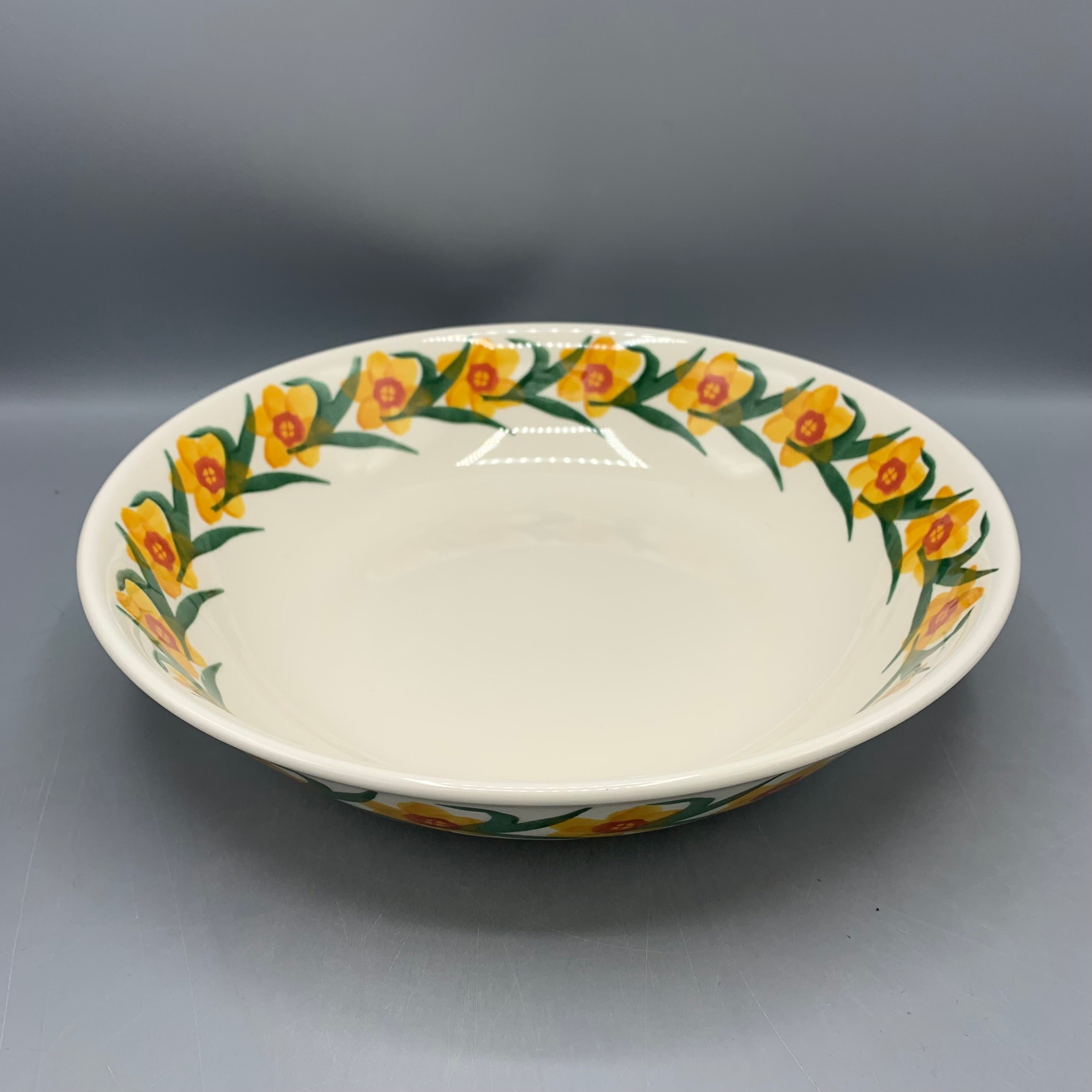 Medium Dish Windblown Daffodils B Keus