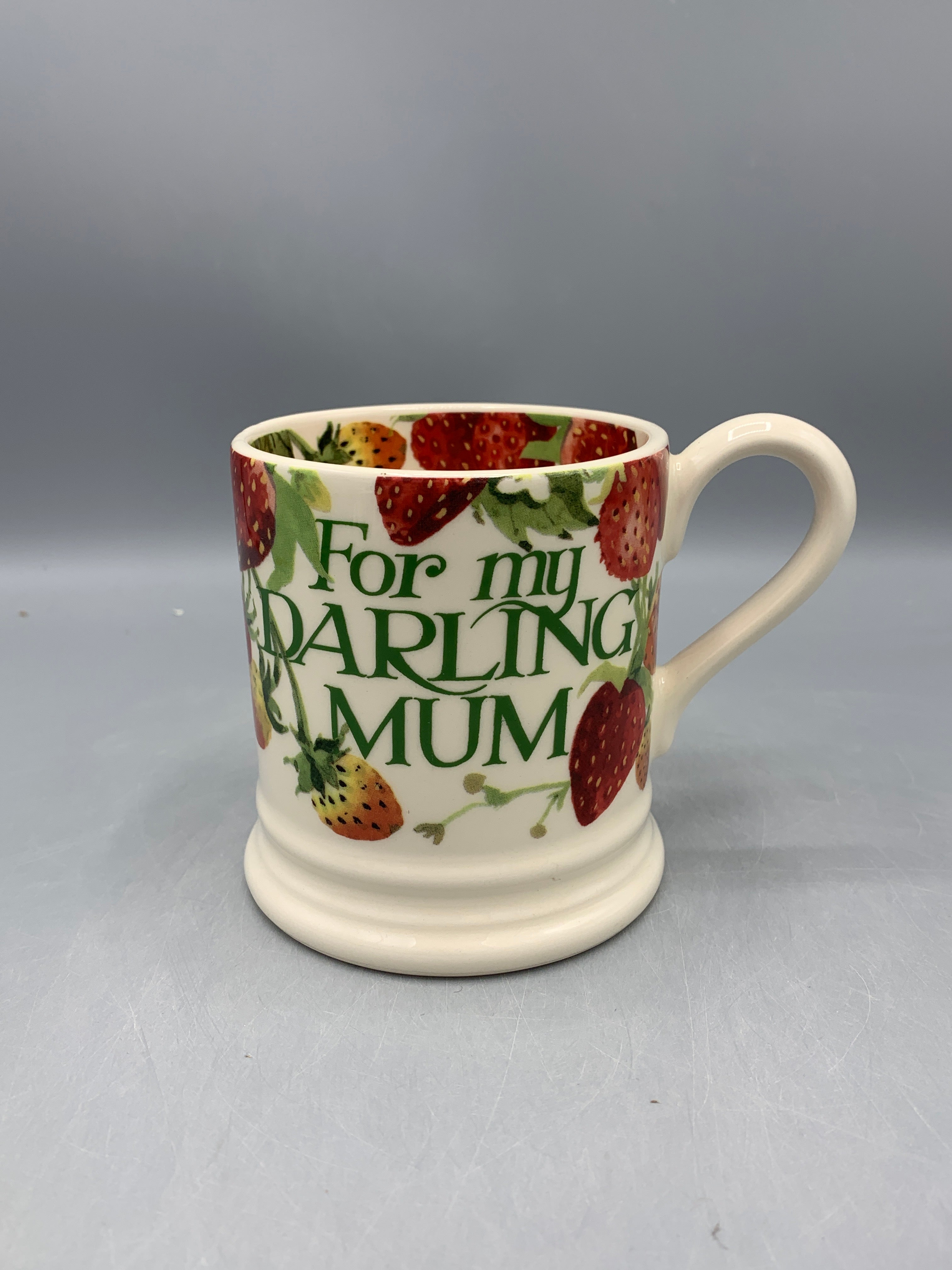 1/2 Pint Mug Strawberries MUM