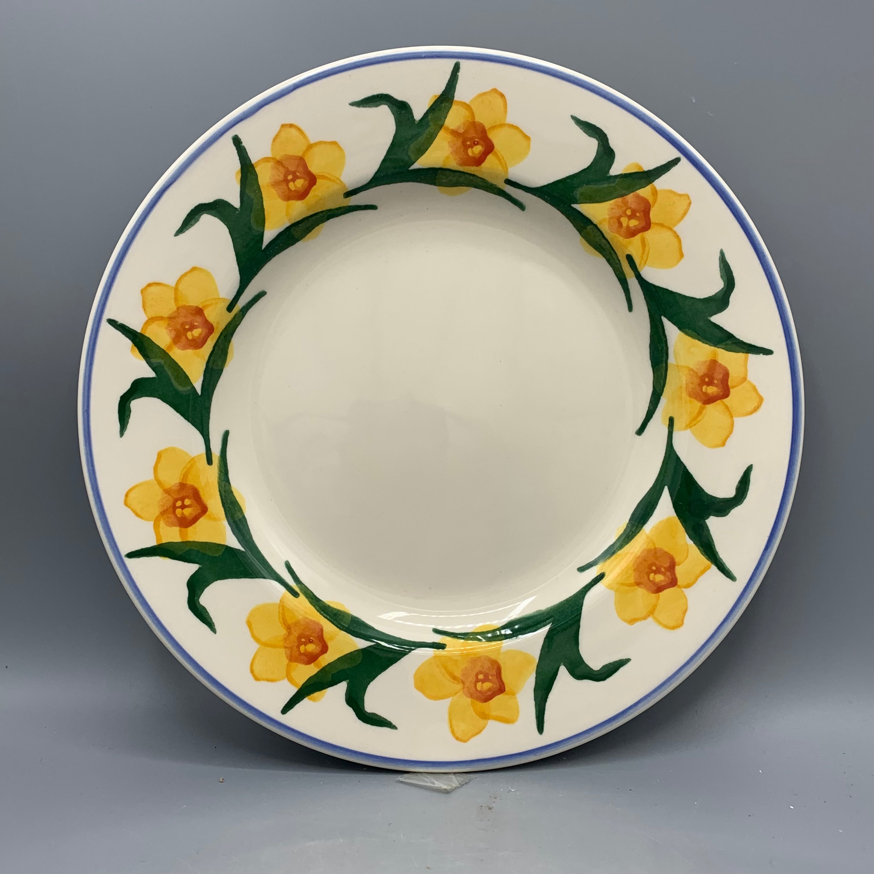 8 1/2 Inch Plate Windblown Daffodils