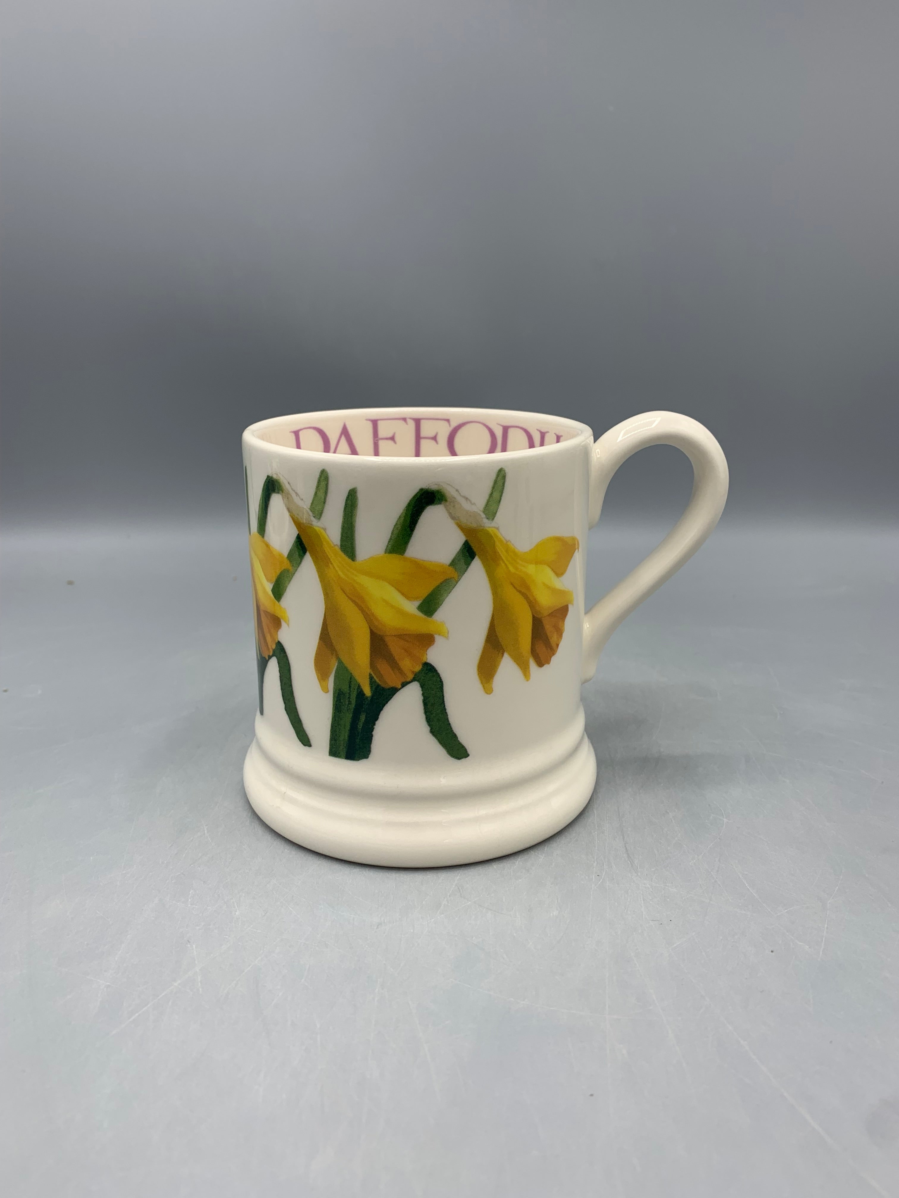 1/2 Pint Mug Daffodils