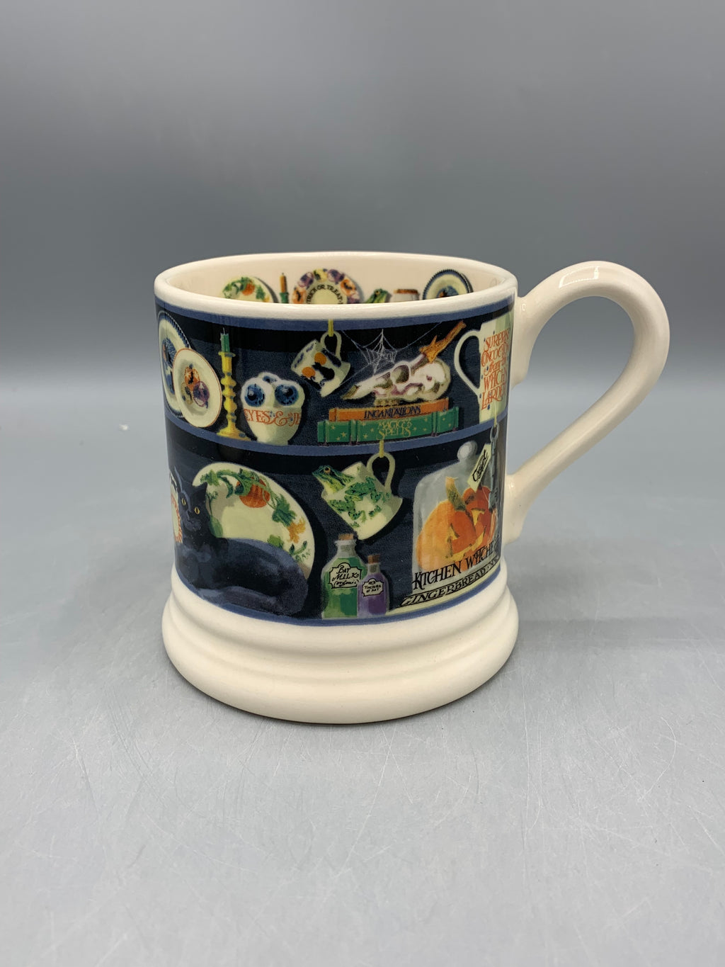 1/2 Pint Mug Spooky Dresser