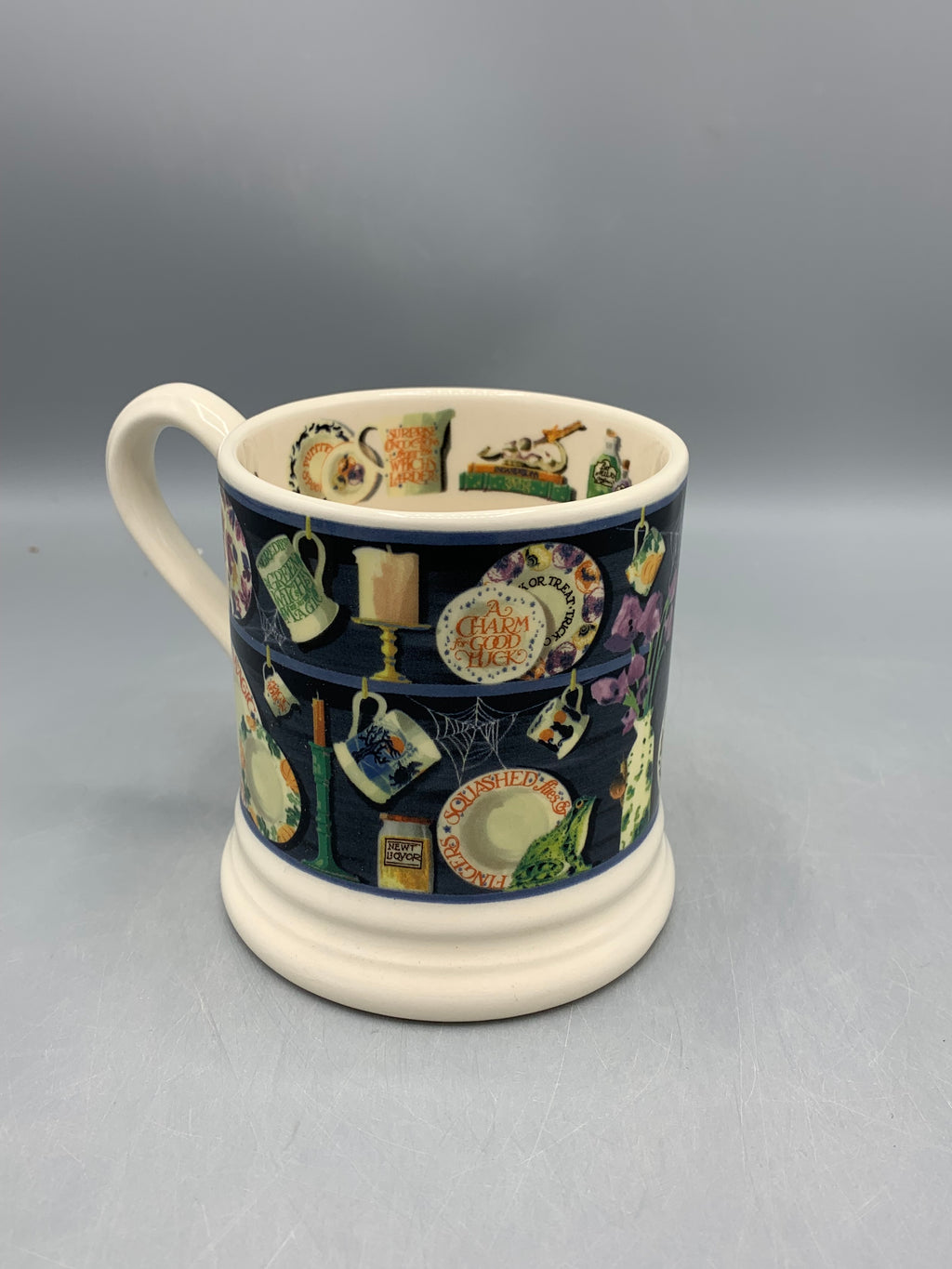 1/2 Pint Mug Spooky Dresser