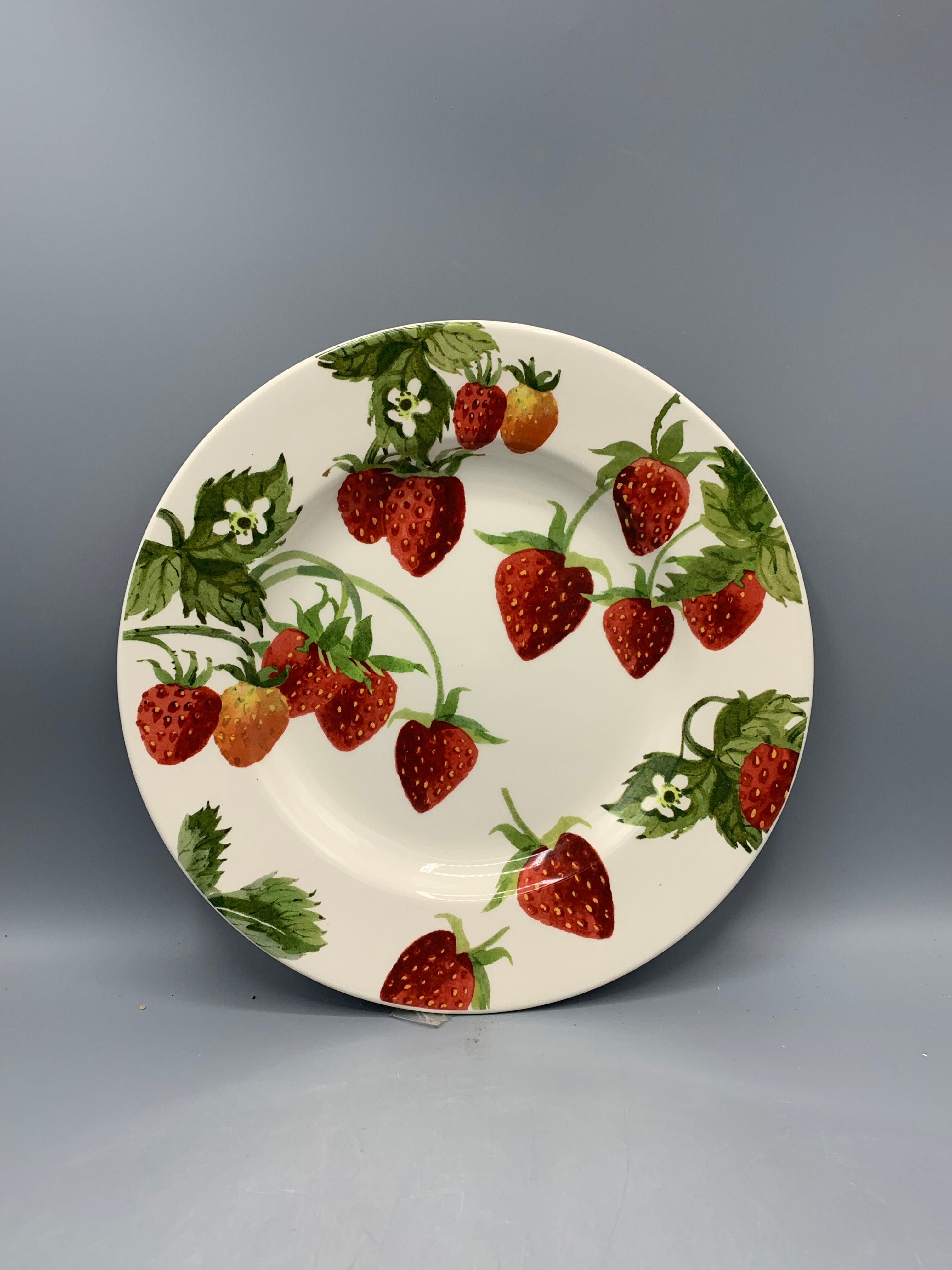 8 1/2 Inch Plate Strawberries B Keus