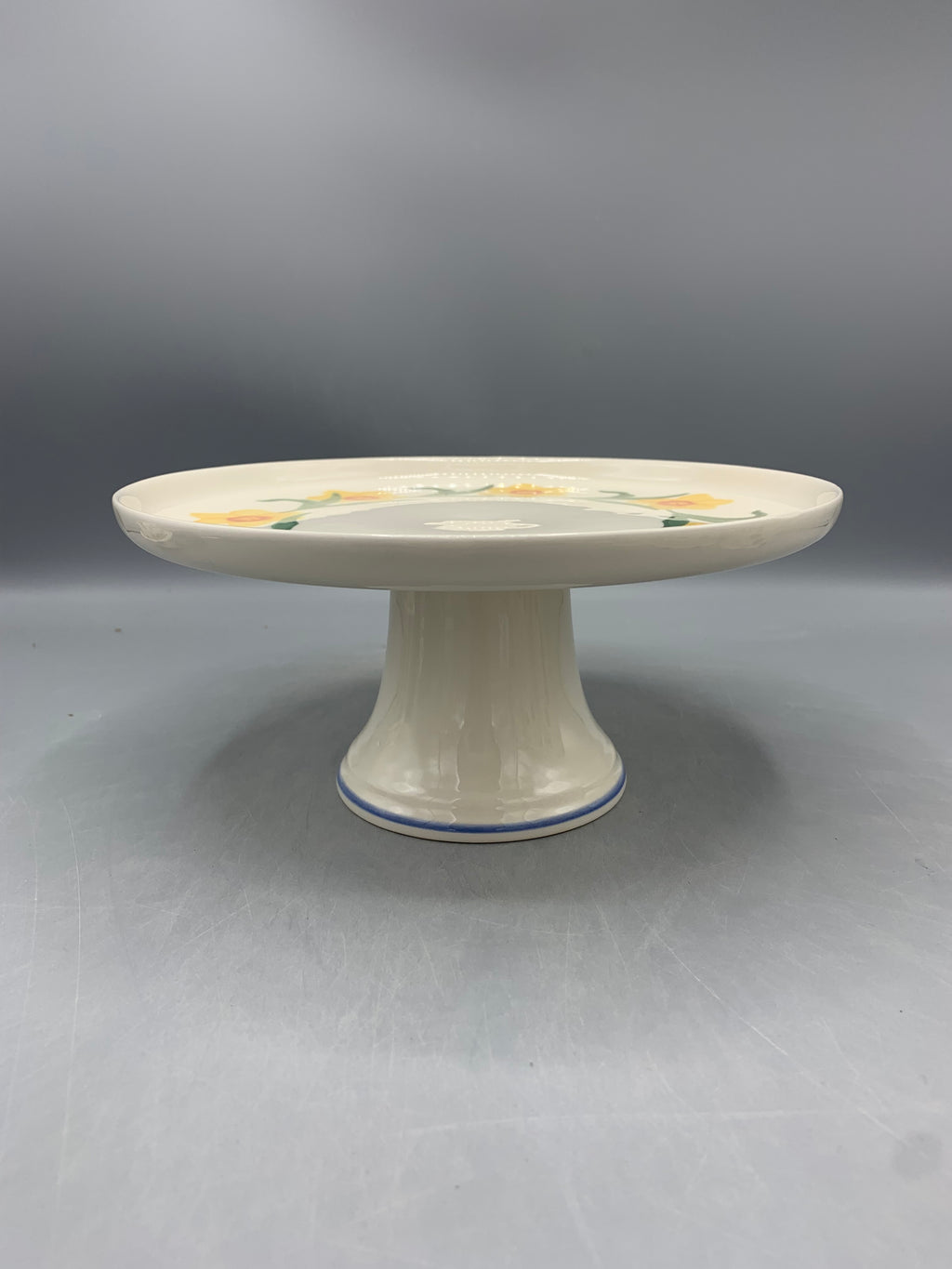 Small Cake Stand Windblown Daffodils