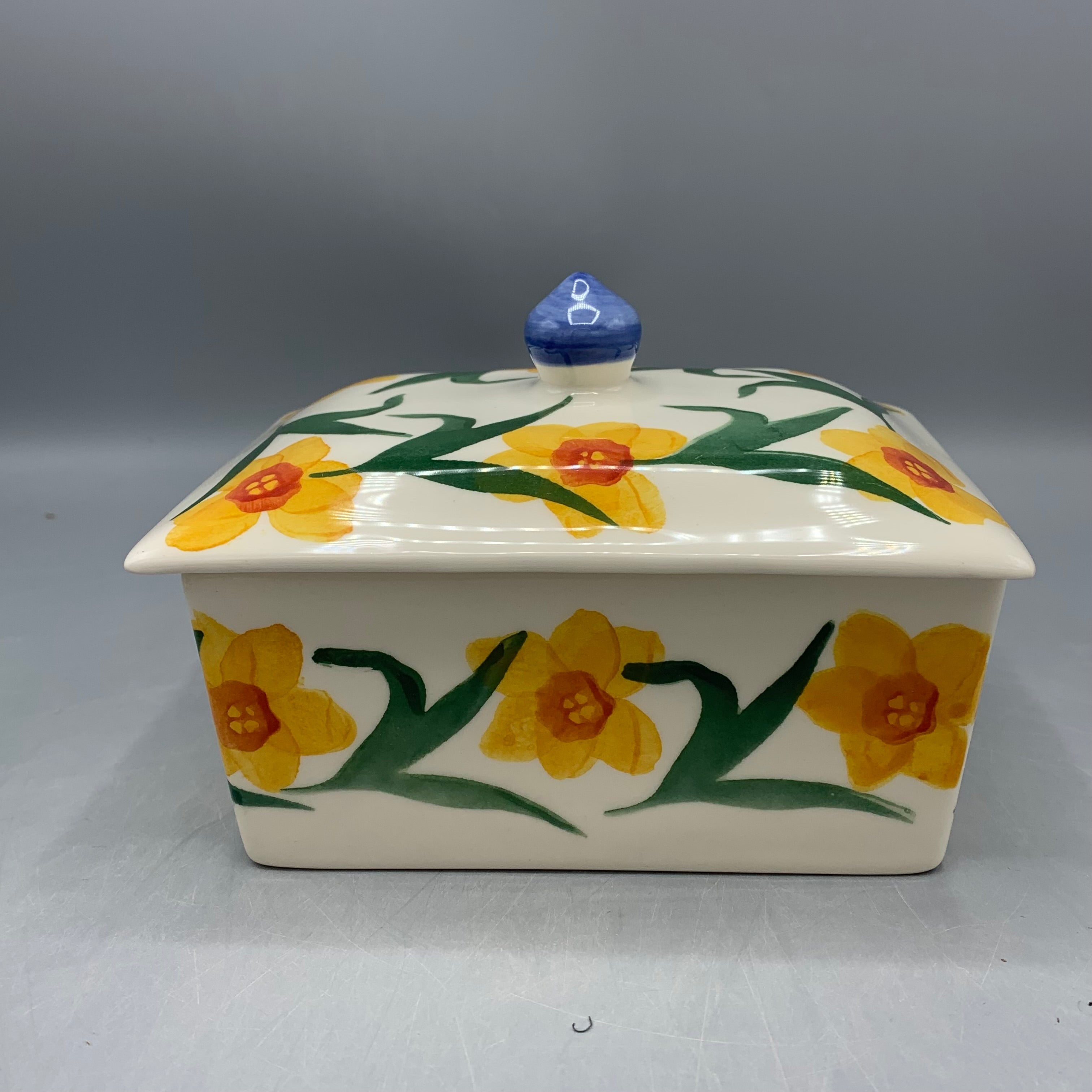 Small Butter Dish Windblown Daffodils