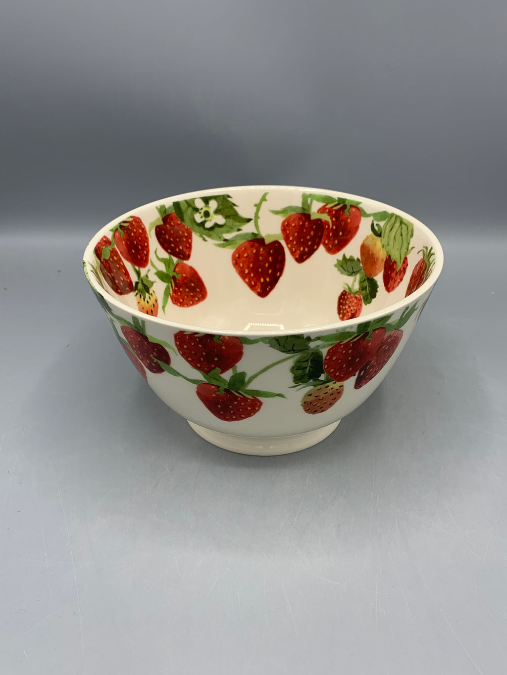 Medium old bowl of chillies