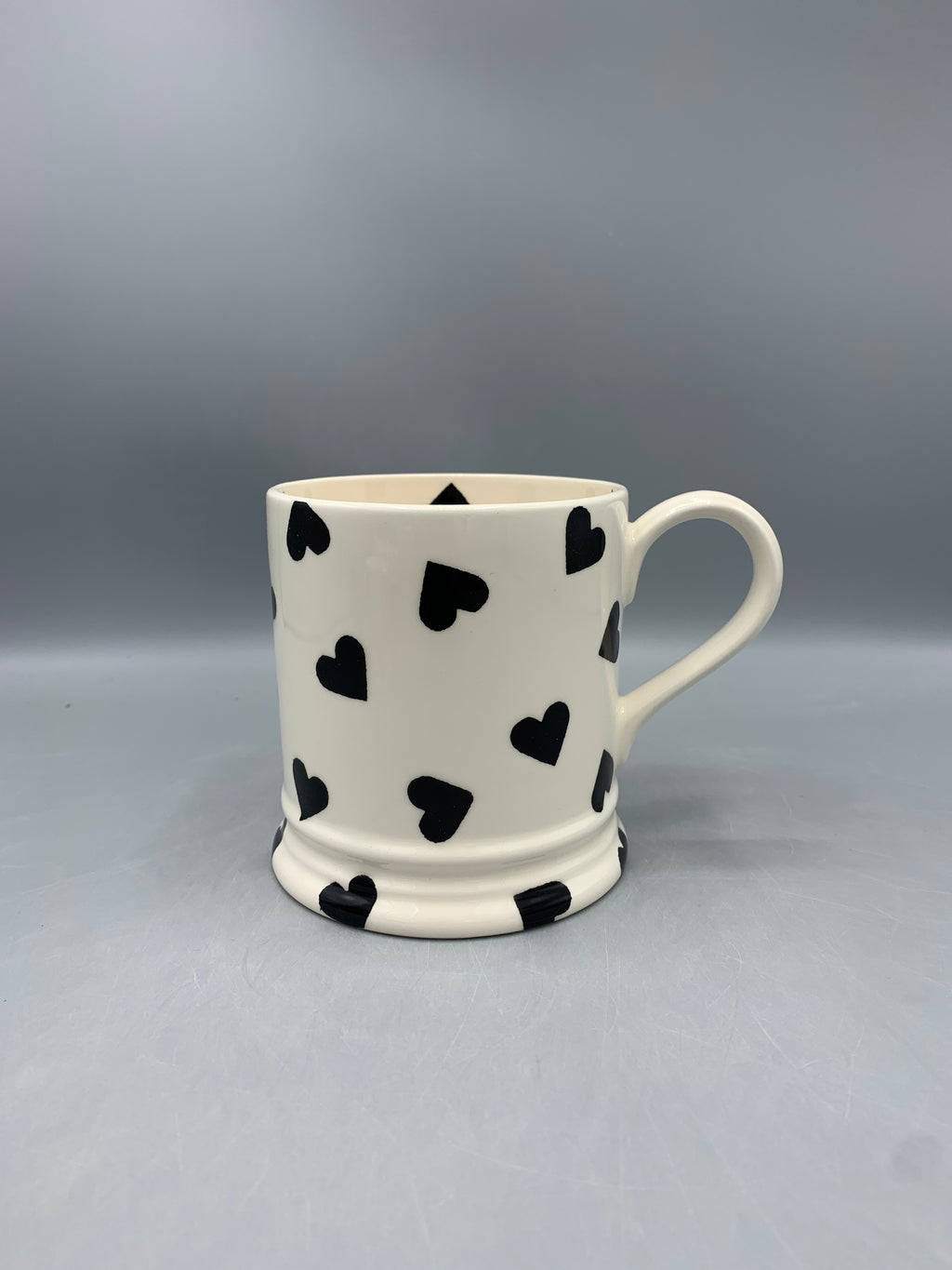 1 Pint Mug Black Hearts