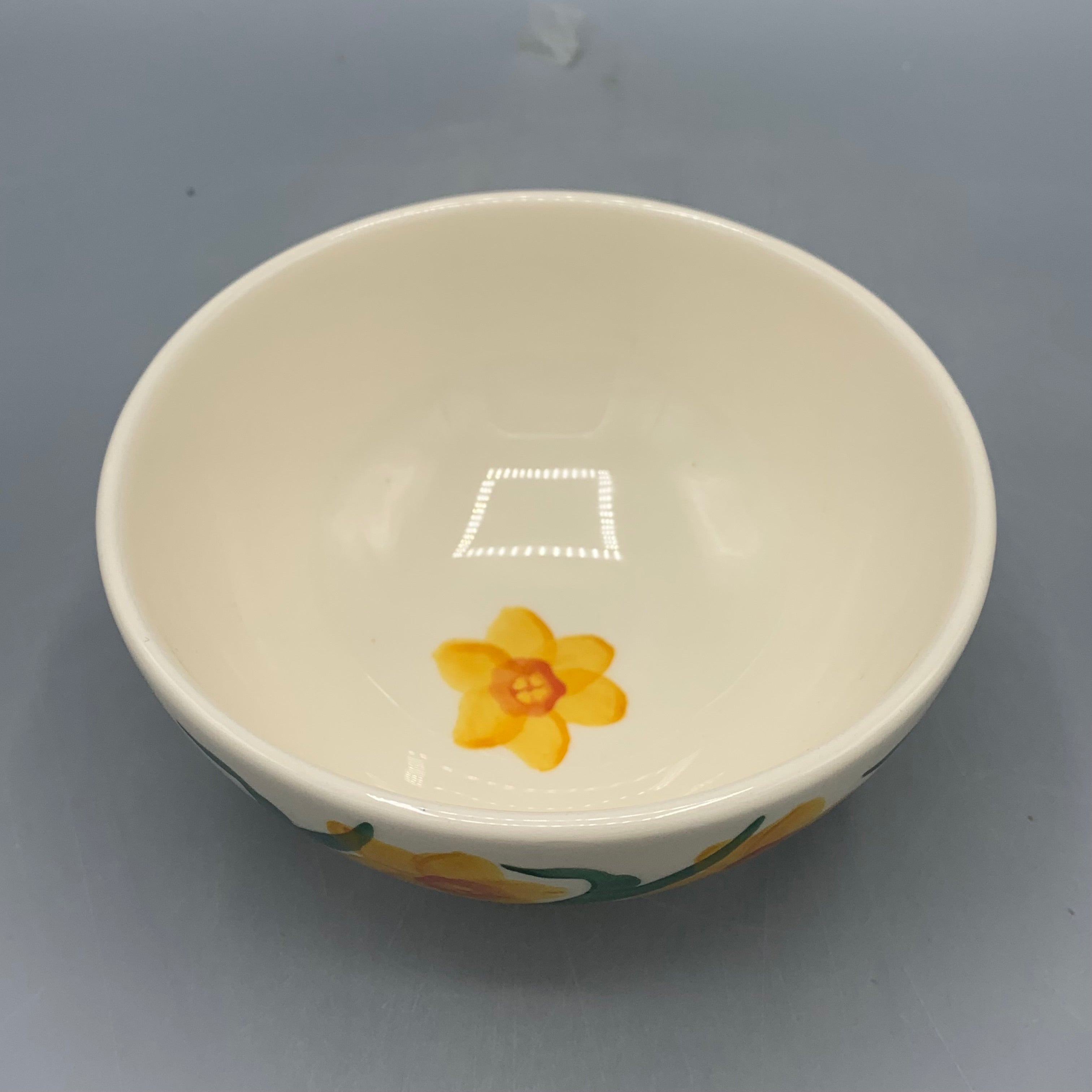 French Bowl Windblown Daffodils B Keus