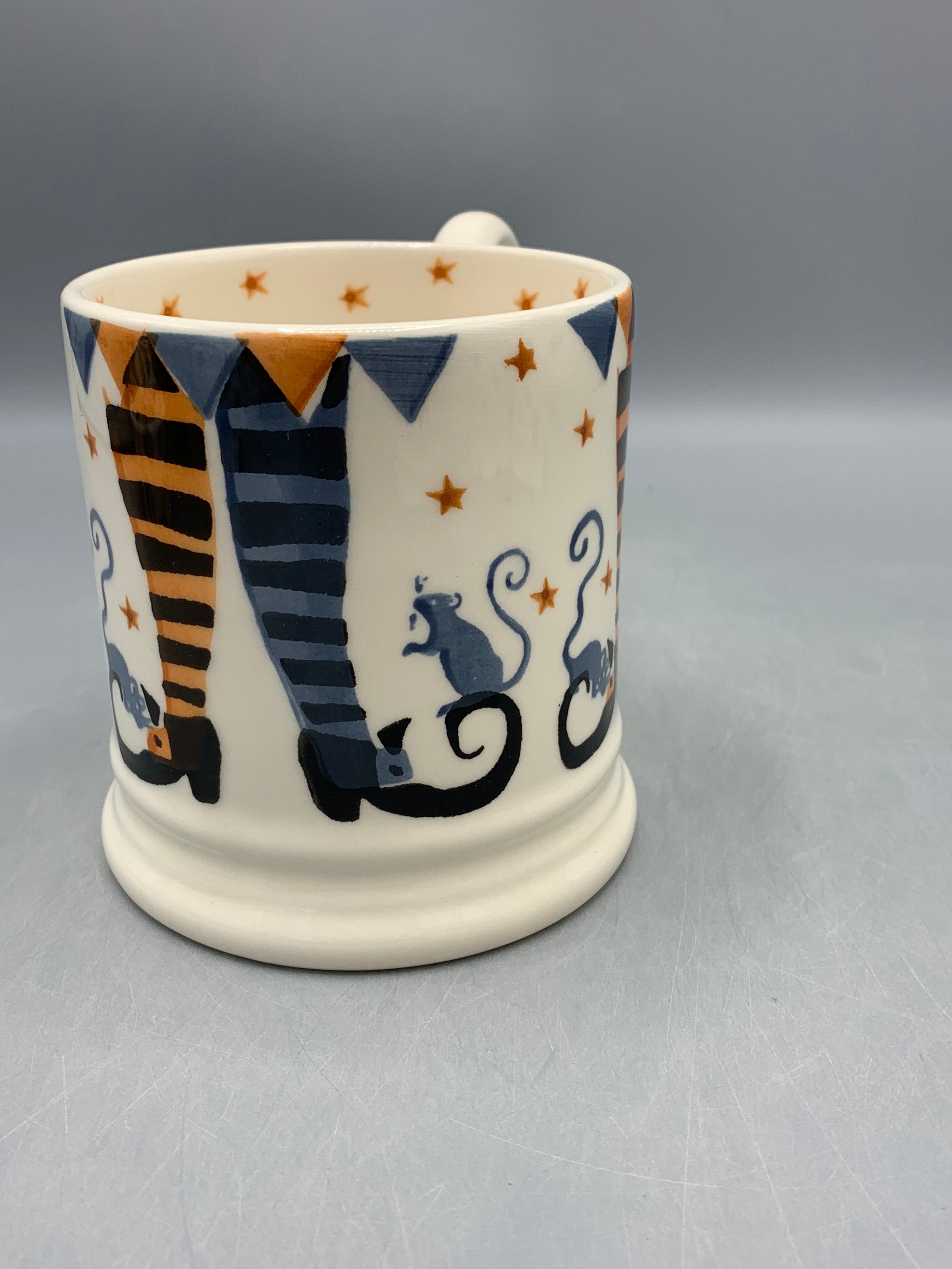 1/2 Pint Mug Witches Feet