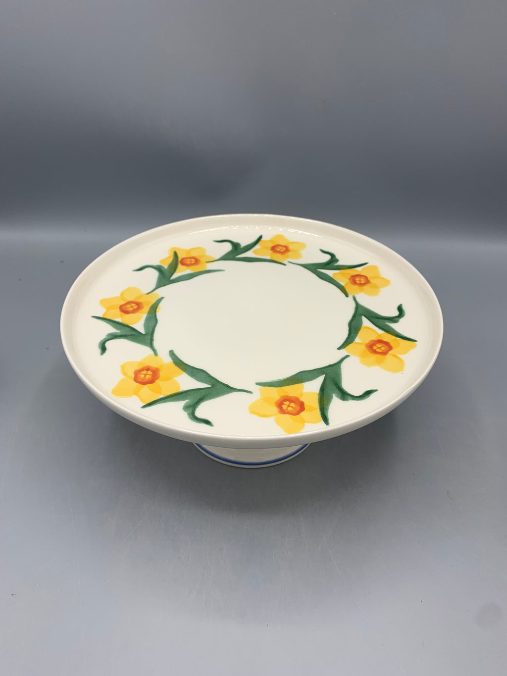 Small Cake Stand Windblown Daffodils