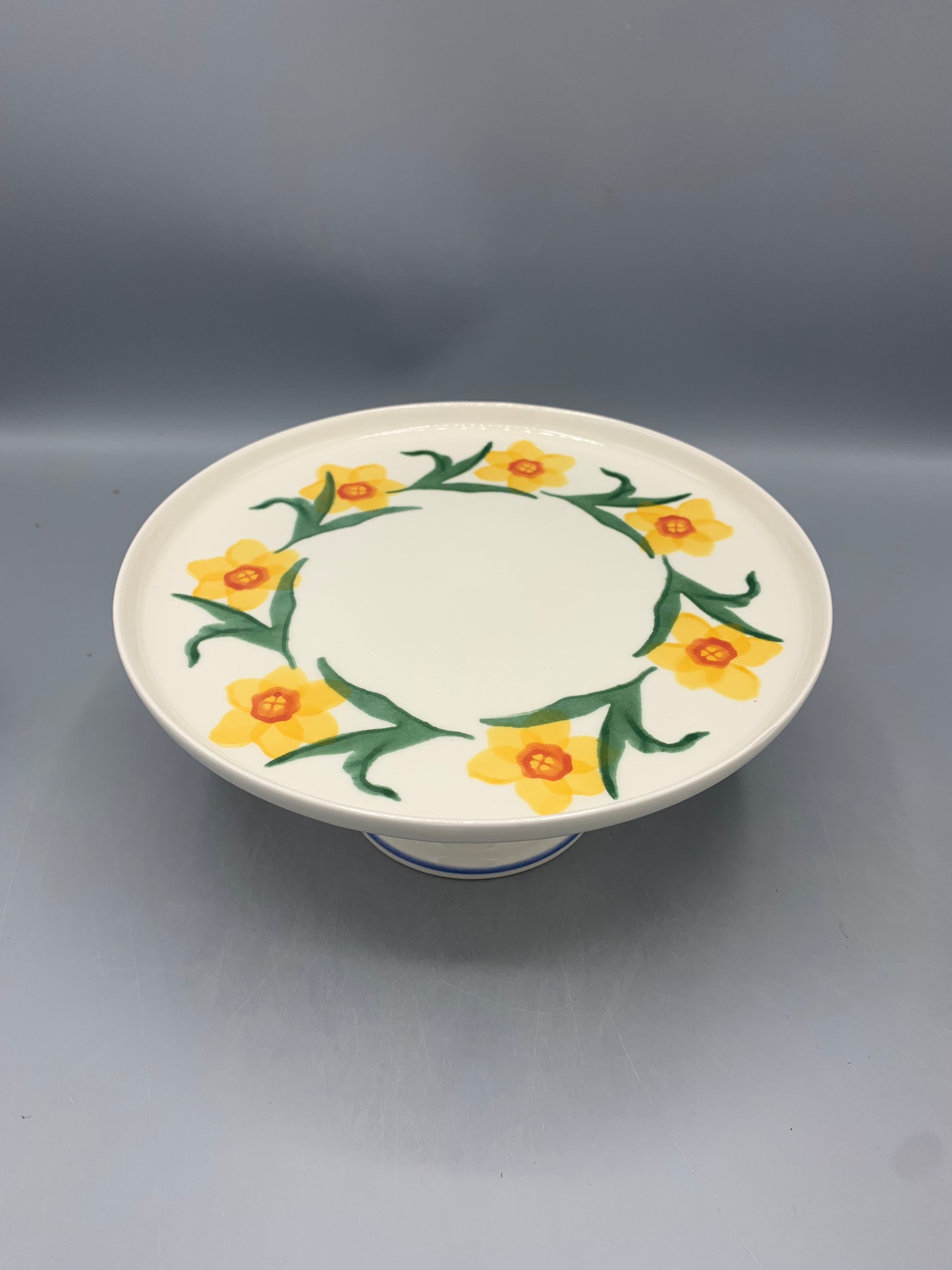Small Cake Stand Windblown Daffodils
