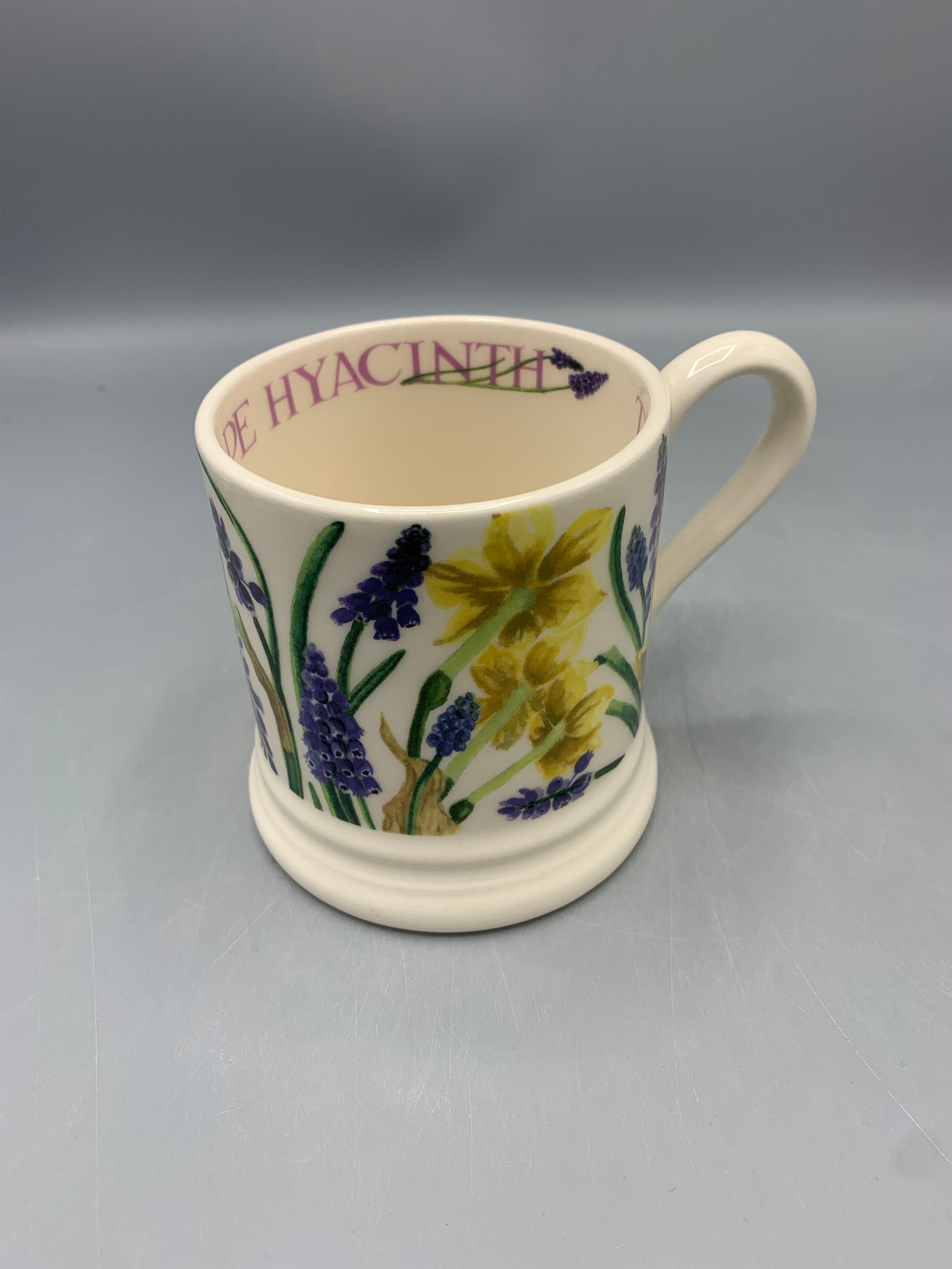 1/2 Pint Mug Crocus Tete a Tete Grape Hyacint