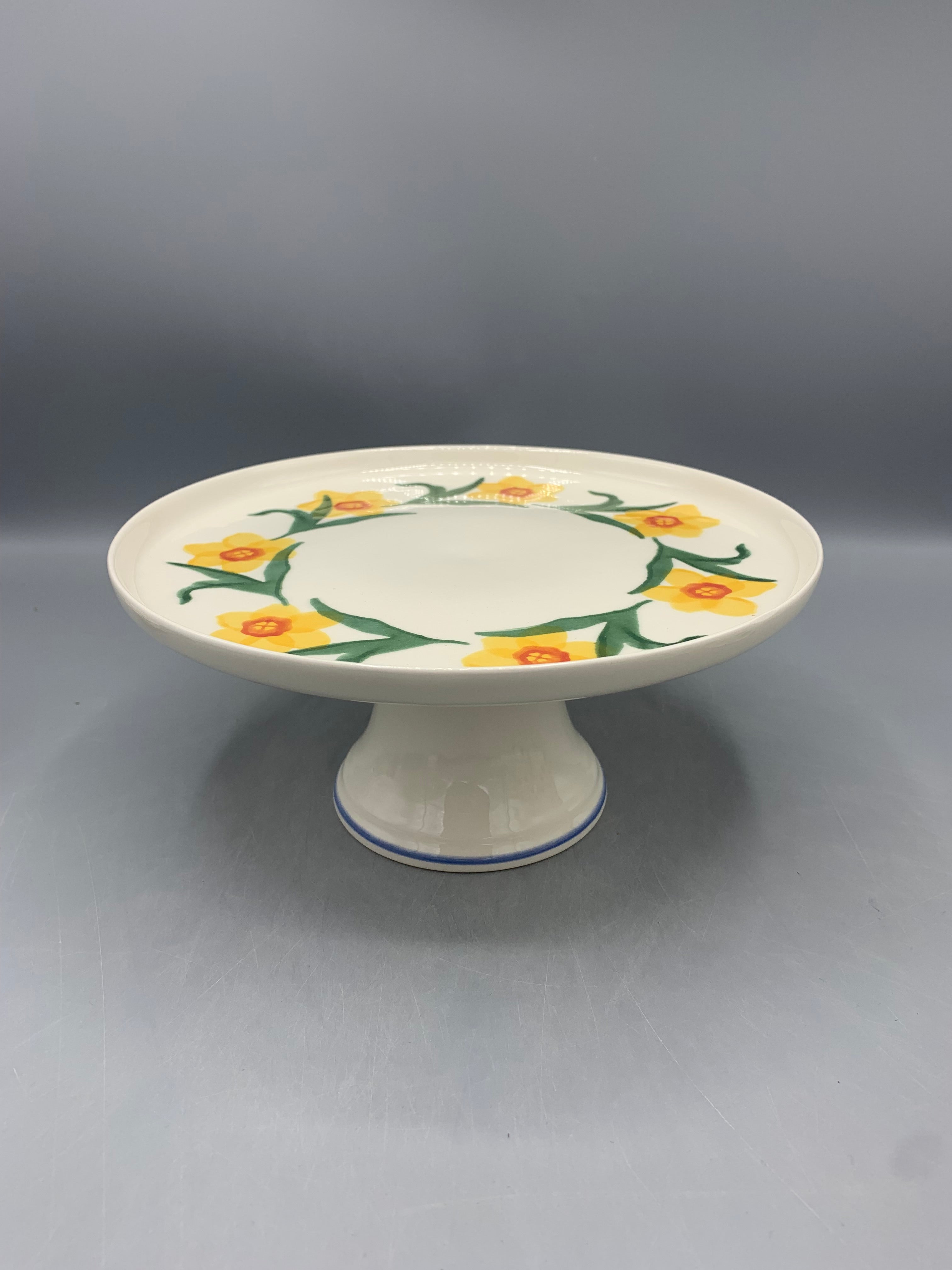 Small Cake Stand Windblown Daffodils