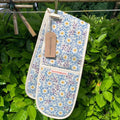 Oven Glove Blue Daisy Fields