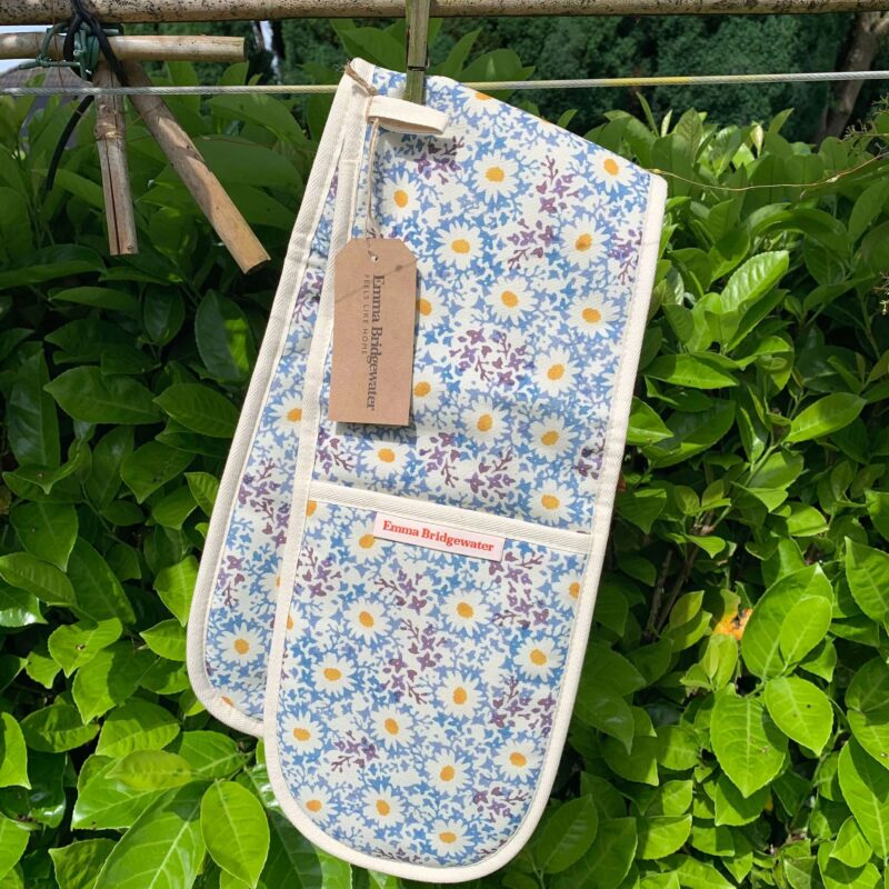 Oven Glove Blue Daisy Fields