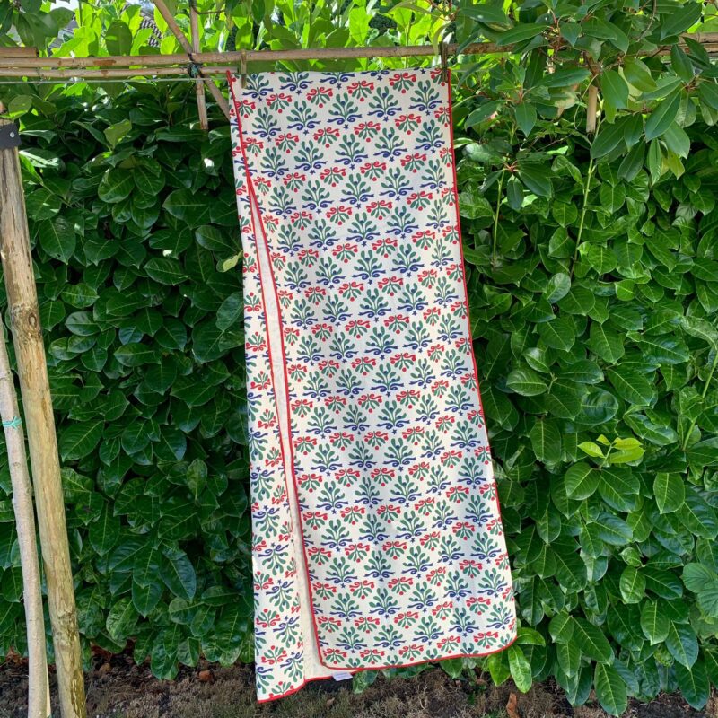 Table Runner Mistletoe