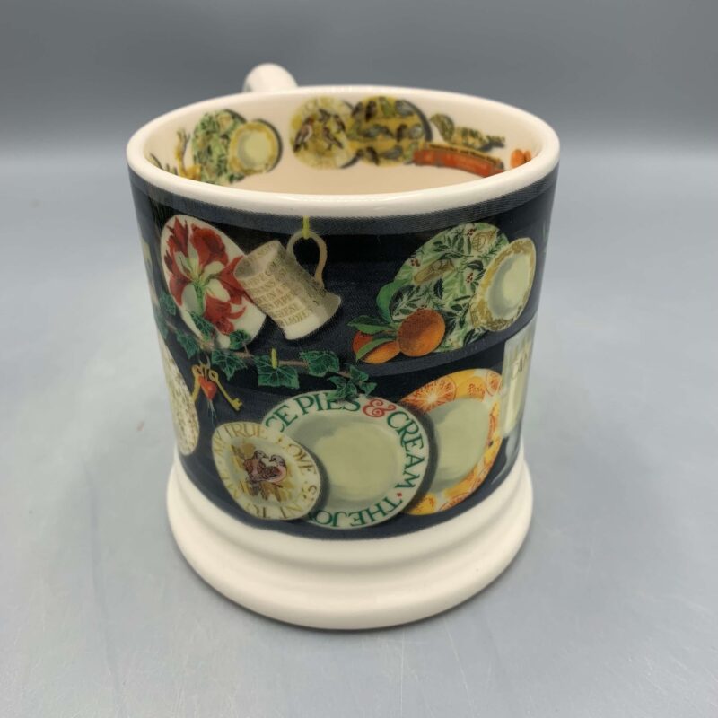 1/2 Pint Mug Christmas Dresser