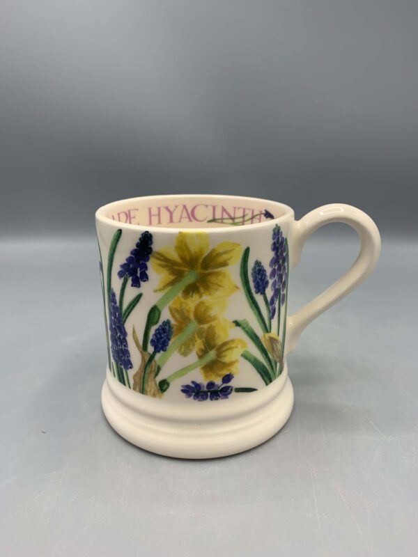 1/2 Pint Mug Tete a Tete &amp; Grape Hyacinth