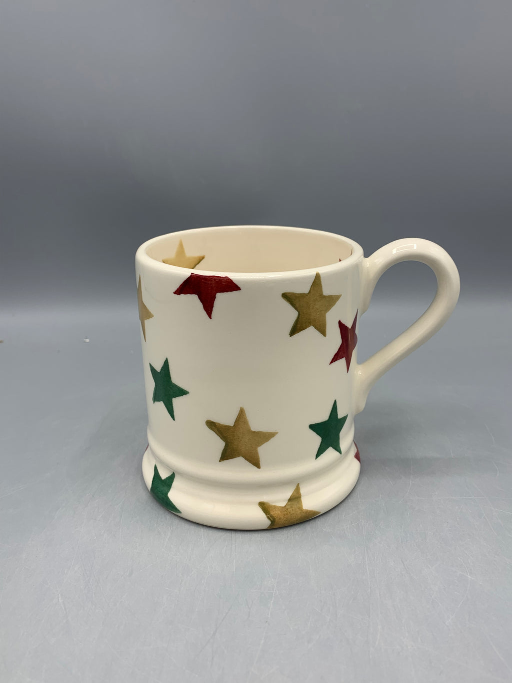 1/2 Pint Mug Red Green & Gold Star B Keus