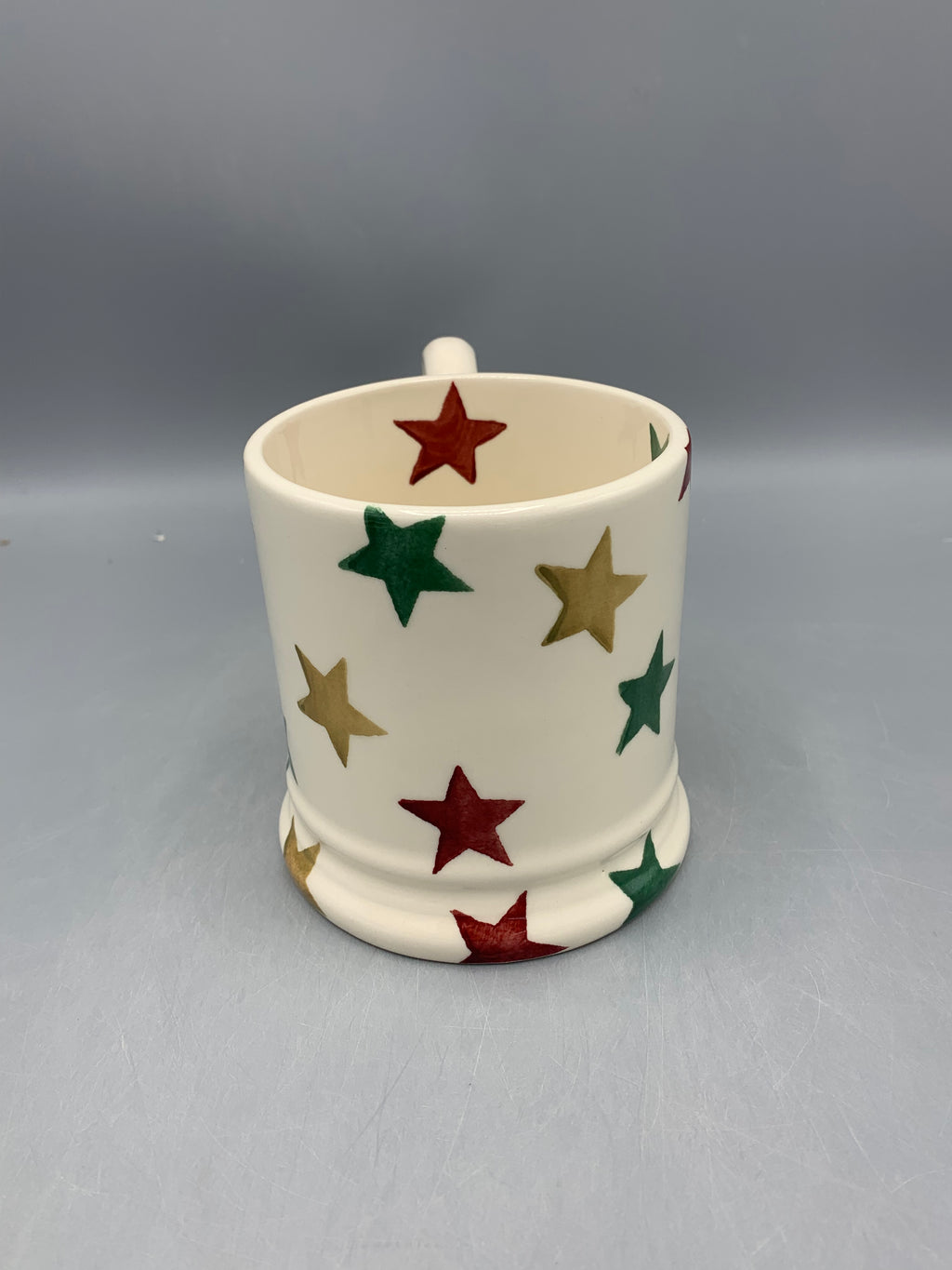 1/2 Pint Mug Red Green & Gold Star B Keus