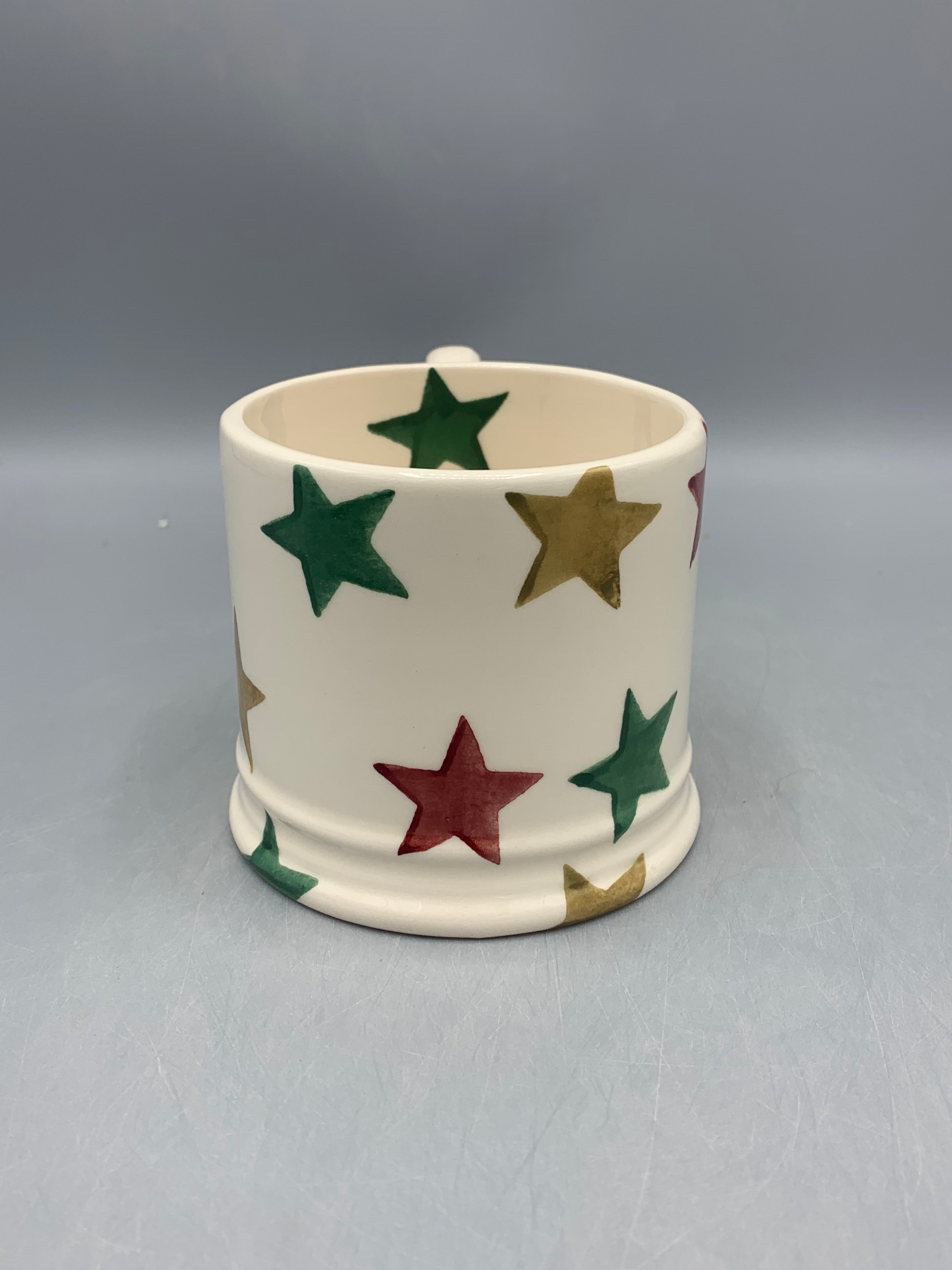 Small Mug Red Green & Gold Star B Keus
