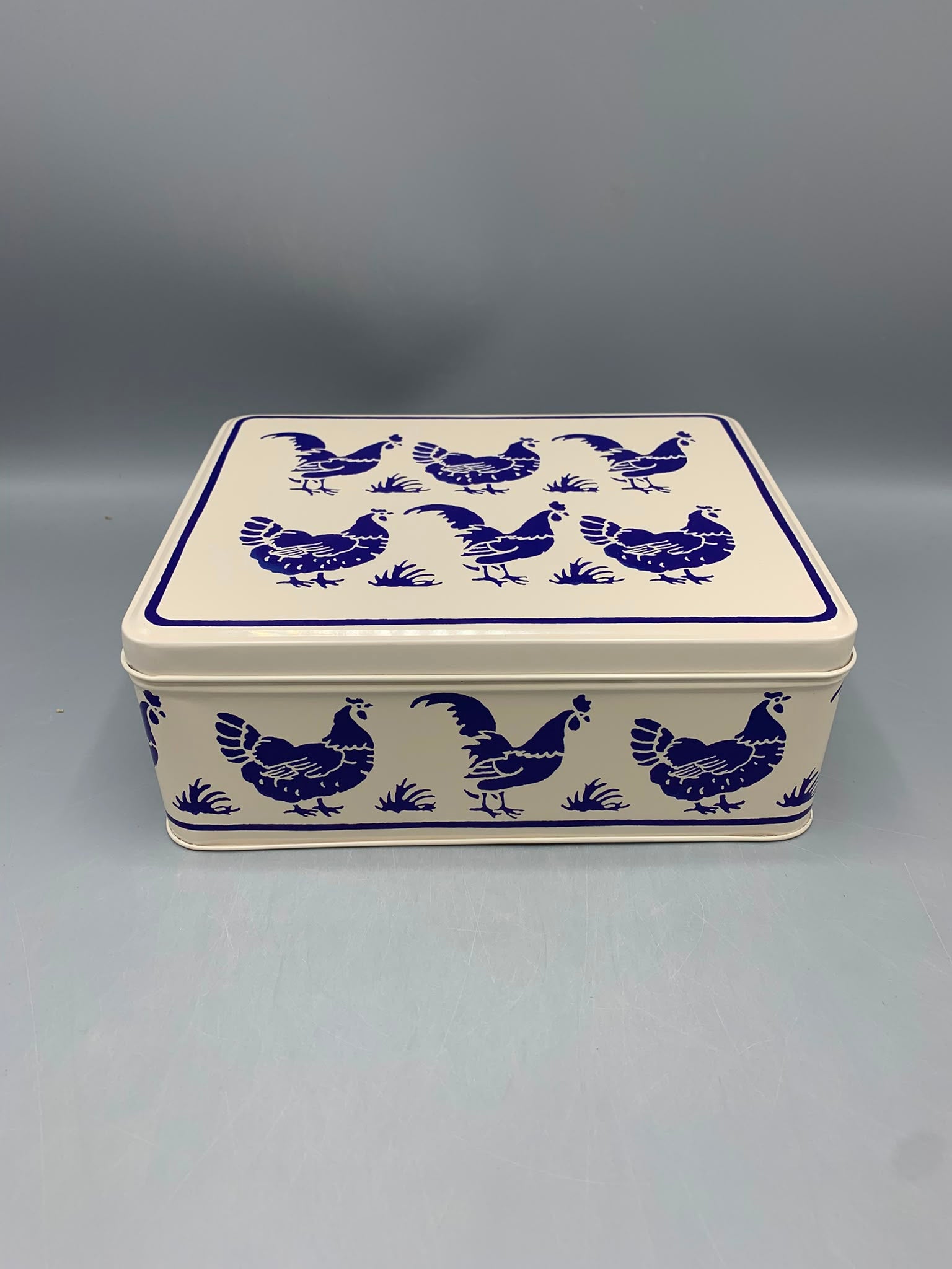 Medium Shallow Tin Blue Hen