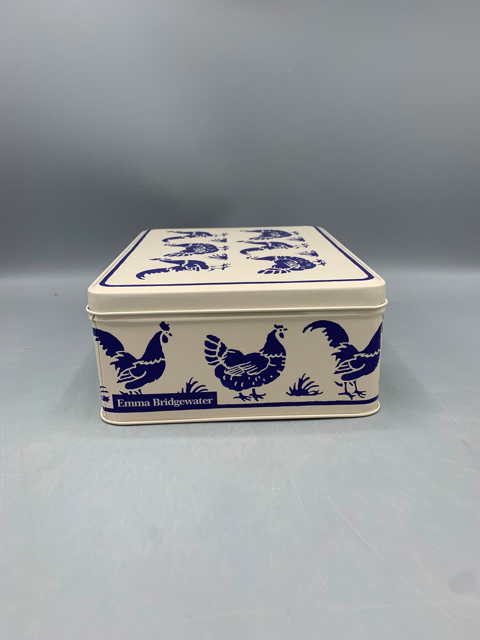 Medium Shallow Tin Blue Hen