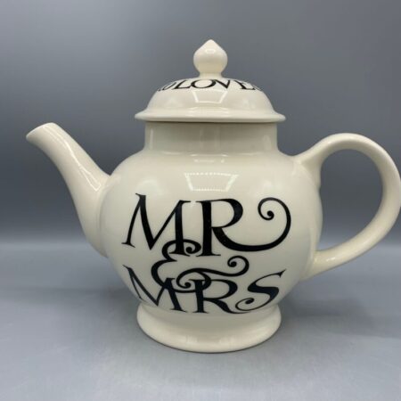 4 Mug Teapot Black Toast Mr & Mrs